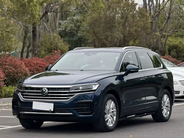 Фотография автомобиля — Volkswagen Touareg