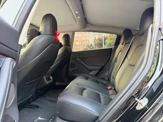 Tesla Model 3 — Фото автомобиля 8