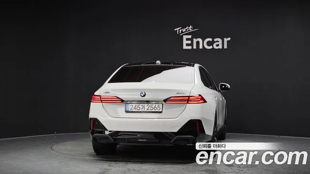 BMW 5-Series 5 серия (G60) 530i xDrive M Sport — Фото автомобиля 4