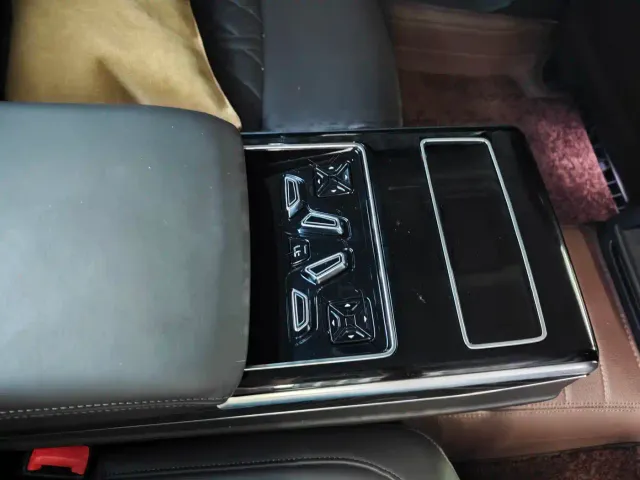 Audi A8 — Фото автомобиля 11