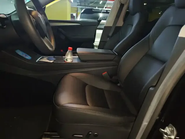 Tesla Model Y — Фото автомобиля 11