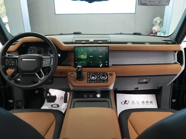 Land Rover Defender — Фото автомобиля 19