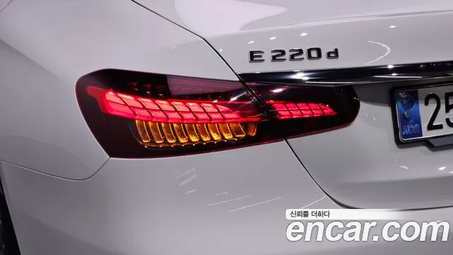 Mercedes-Benz E-Class — Фото автомобиля 16