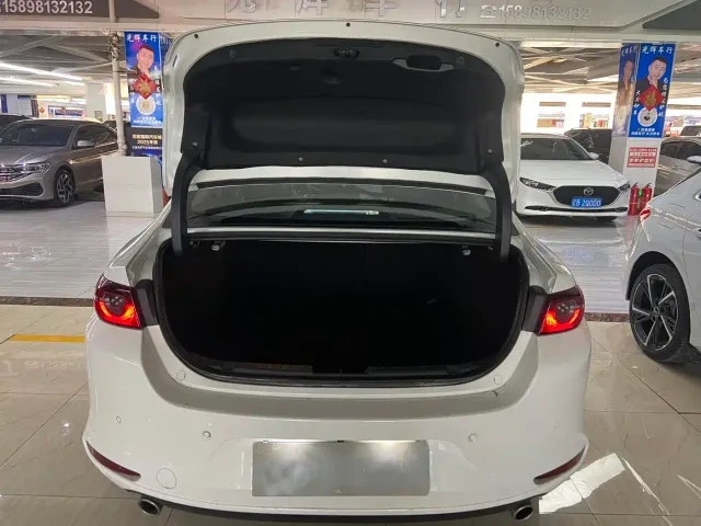 Mazda Axela — Фото автомобиля 11