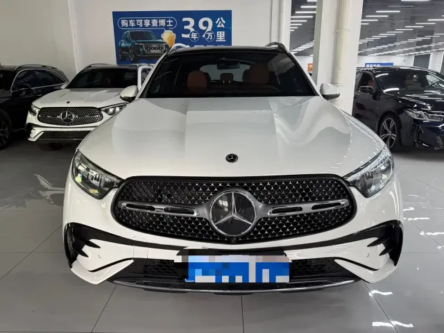 Фотография автомобиля — Mercedes-Benz GLC-Class