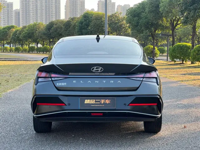 Hyundai Elantra — Фото автомобиля 6