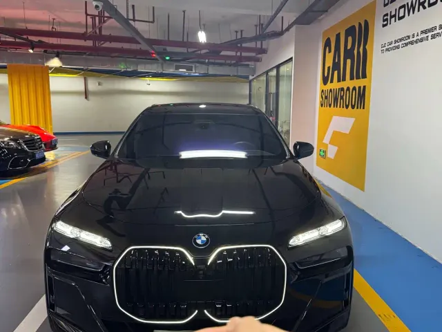 BMW BMW i7 2023 eDrive50L Premium Luxury Package — Фото автомобиля 2