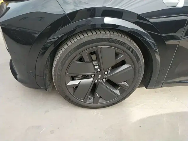 Li Auto L7 — Фото автомобиля 22