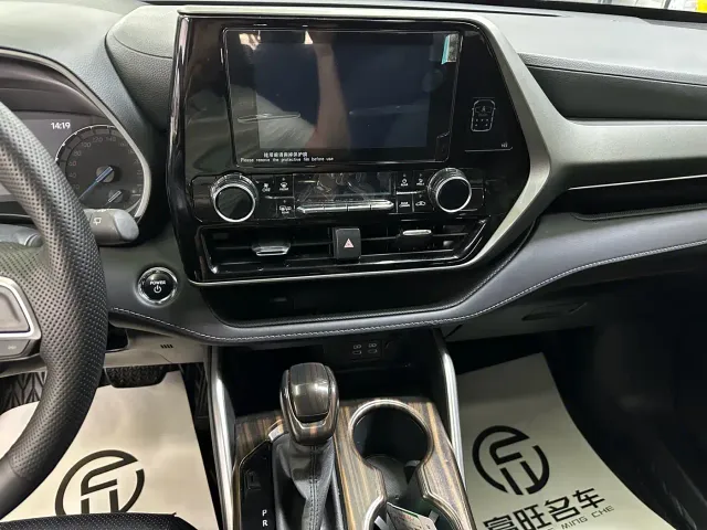Toyota Highlander — Фото автомобиля 13