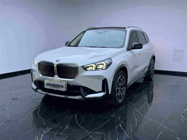 Фотография автомобиля — BMW iX1
