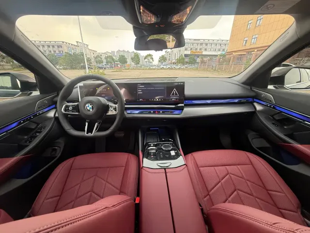 BMW 5 Series — Фото автомобиля 6