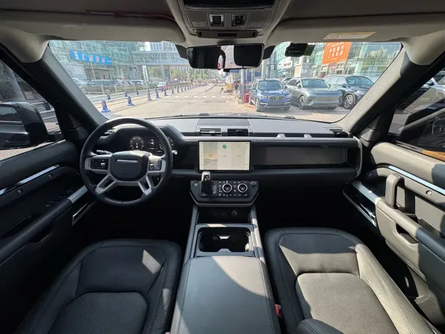 Land Rover Defender — Фото автомобиля 13