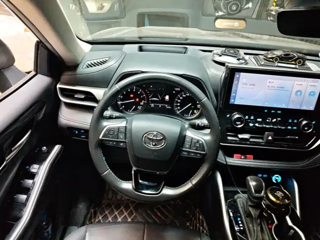 Toyota Highlander — Фото автомобиля 15