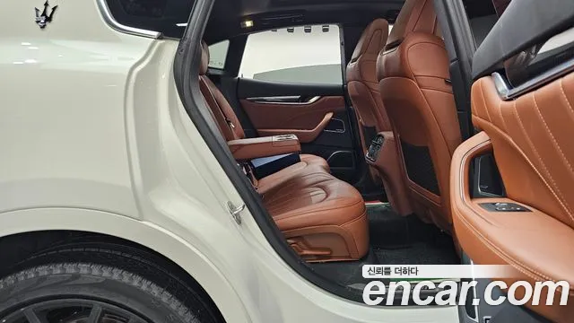 Maserati Levante — Фото автомобиля 11