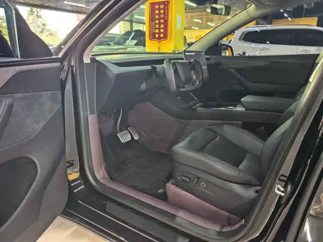 Tesla Model Y — Фото автомобиля 4