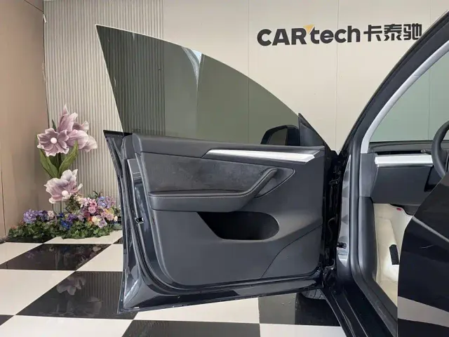Tesla Model Y — Фото автомобиля 15