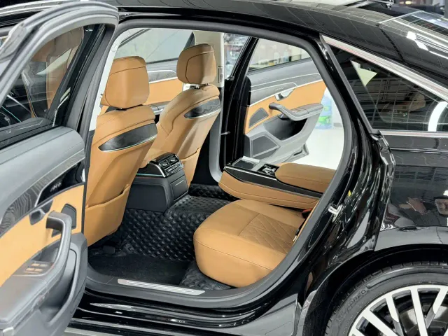 Audi A8 — Фото автомобиля 11
