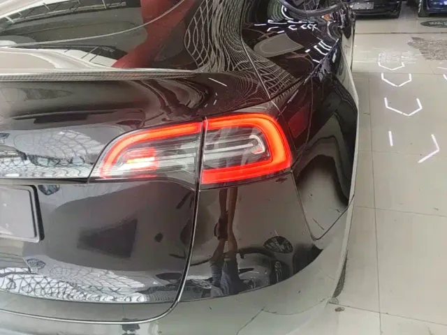 Tesla Model Y — Фото автомобиля 7