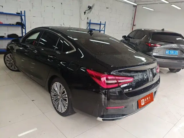 Hongqi H5 — Фото автомобиля 7