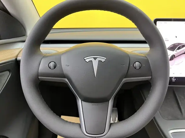 Tesla Model Y — Фото автомобиля 15