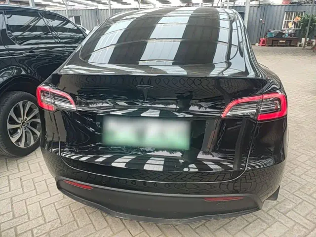 Tesla Model Y — Фото автомобиля 5