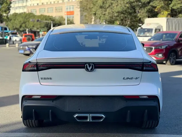 Changan UNI-V — Фото автомобиля 15