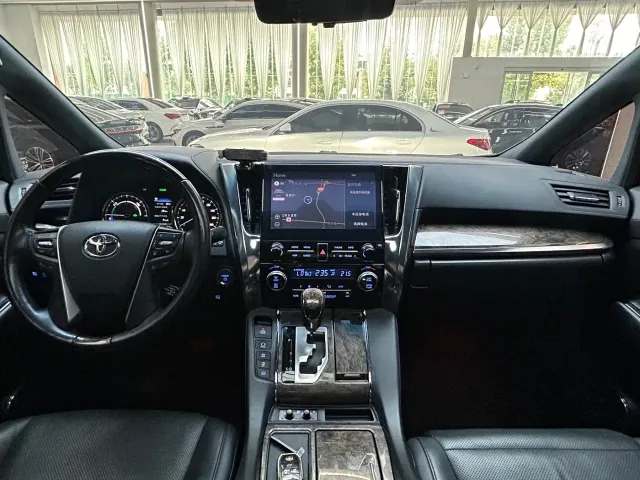 Toyota Vellfire — Фото автомобиля 17