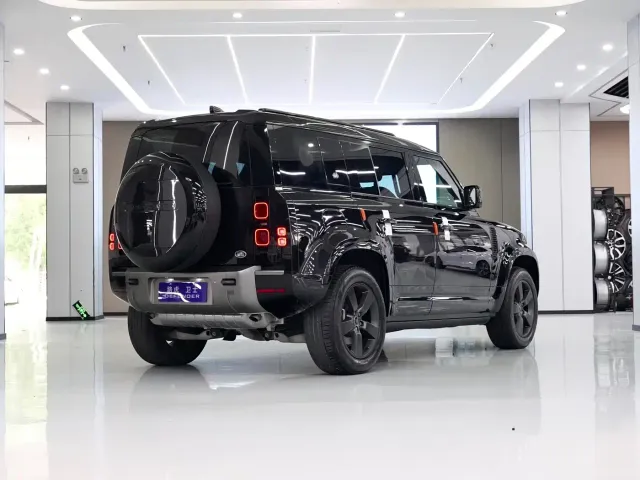 Land Rover Defender — Фото автомобиля 5