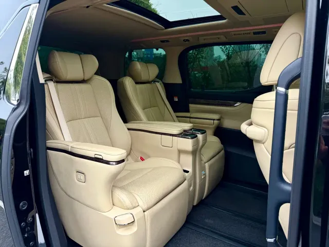 Toyota Vellfire — Фото автомобиля 21