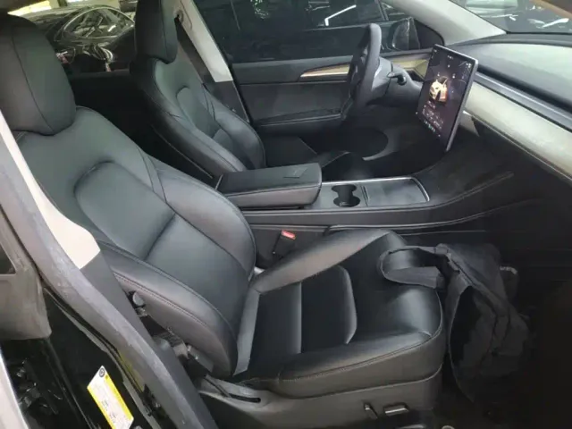 Tesla Model Y — Фото автомобиля 24