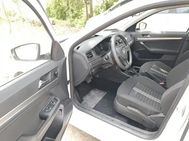 Volkswagen Lavida — Фото автомобиля 11