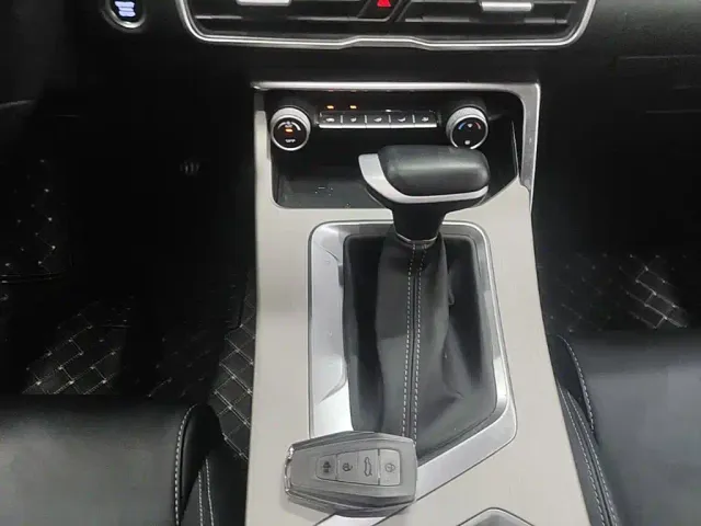 Geely Binyue — Фото автомобиля 13