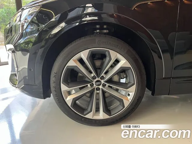 Audi Q8 50 TDI quattro Premium — Фото автомобиля 5