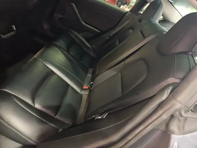Tesla Model 3 — Фото автомобиля 16
