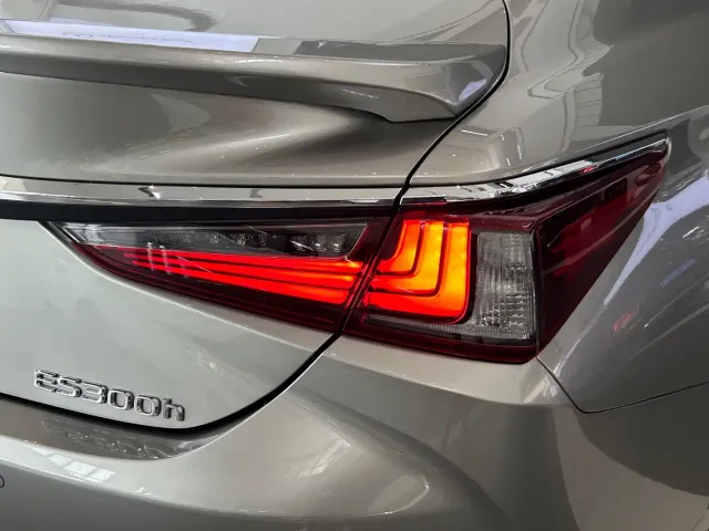 Lexus ES — Фото автомобиля 25