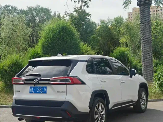 Toyota Wildlander — Фото автомобиля 9