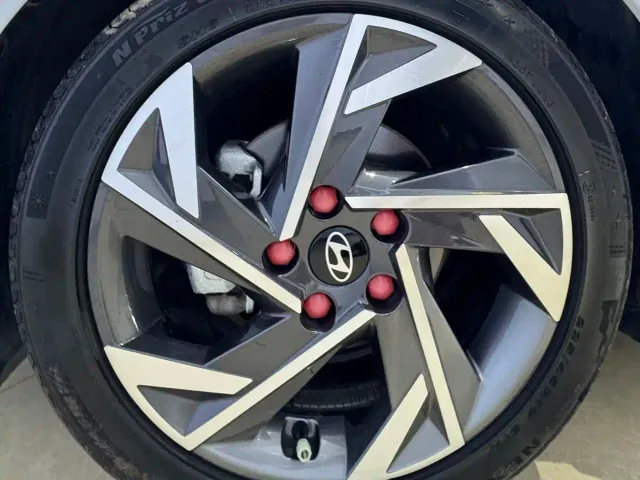 Hyundai Elantra — Фото автомобиля 24
