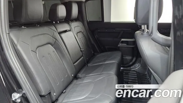 Land Rover Defender — Фото автомобиля 10