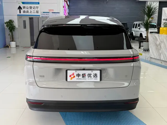 Li Auto i8 — Фото автомобиля 5