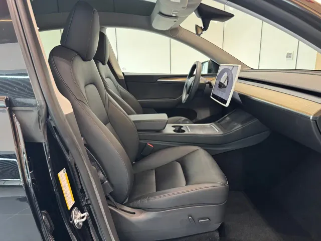 Tesla Model Y — Фото автомобиля 11