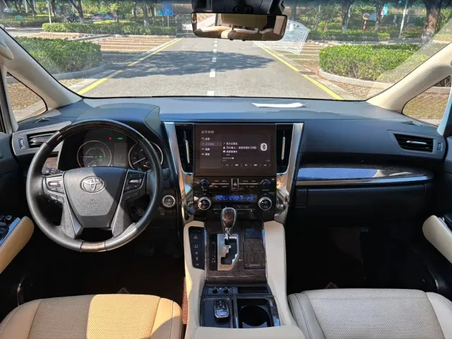 Toyota Vellfire — Фото автомобиля 8