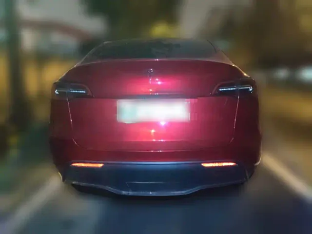 Tesla Model Y — Фото автомобиля 5