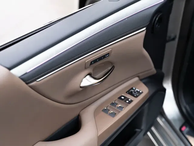 Lexus ES — Фото автомобиля 18