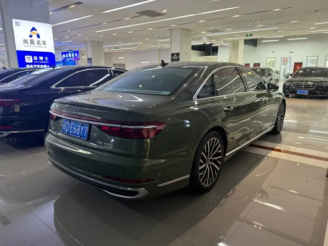 Audi A8 — Фото автомобиля 9