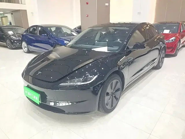 Фотография автомобиля — Tesla Model 3