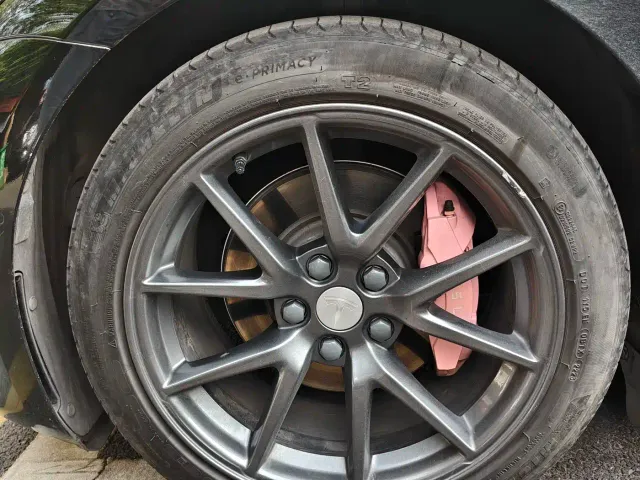 Tesla Model 3 — Фото автомобиля 4