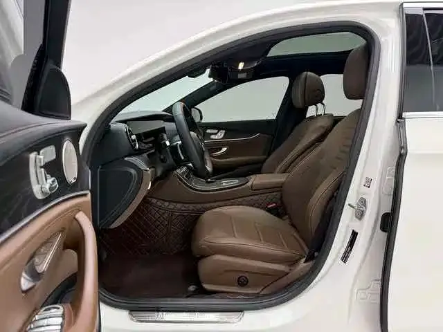 Mercedes-Benz E-Class — Фото автомобиля 12