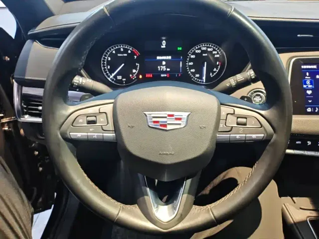 Cadillac XT4 — Фото автомобиля 10