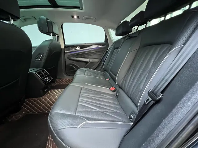 Volkswagen Passat — Фото автомобиля 20
