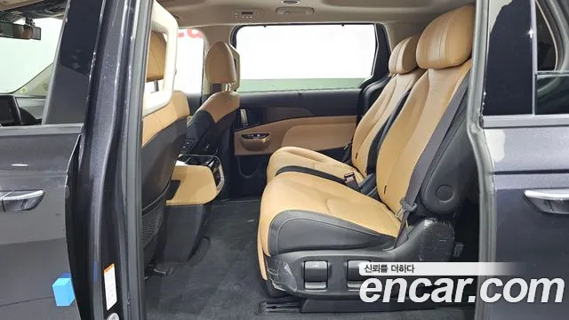 Kia Canival — Фото автомобиля 10